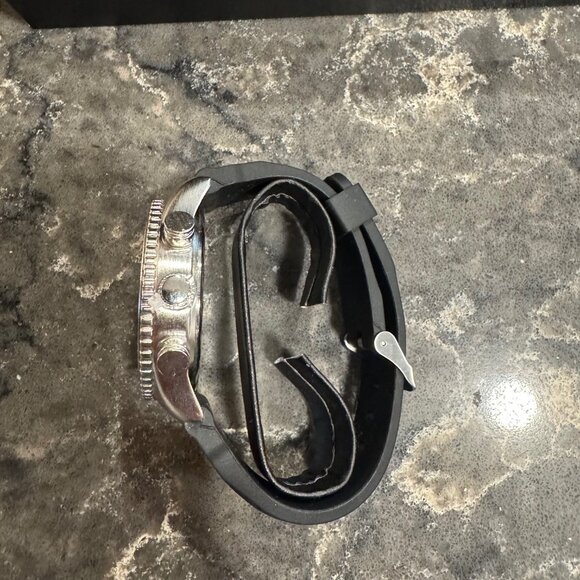 NEW L & Co Timepieces Gift Set (Watch, Wallet, Pen) - Picture 3 of 8